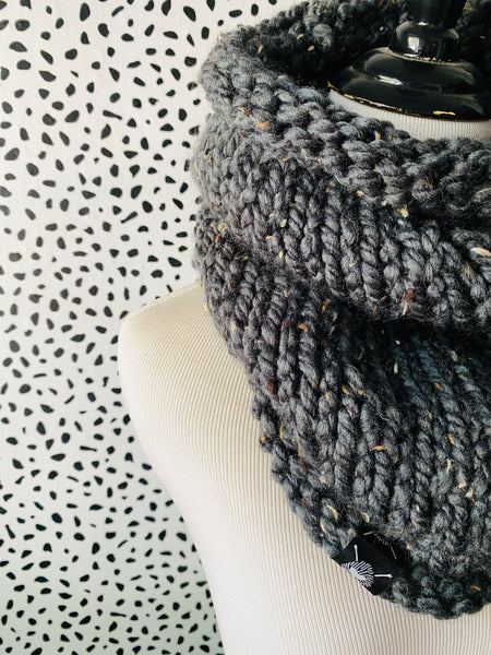 Neckwarmer in Gray Twist