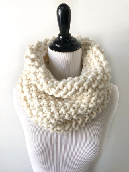 Merino Wool Bubble Fluff Cowl in Winter White, Scarf, Nickichicki - Nickichicki
